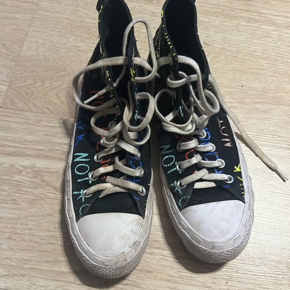 Not a Chuck hightop converse size 7 - Picture 1 of 5